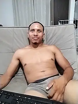 Snapshot of Piroca_doce18 chatting on 12-27-24, 04:04 Piroca doce18 online show from 12-27-24, 04:04