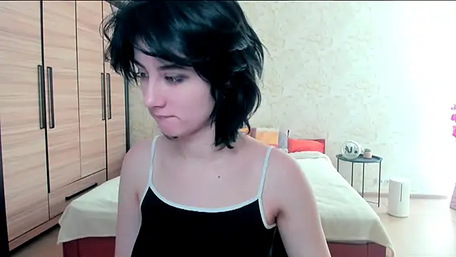 Snapshot of JulisSweet chatting on 02-13-25, 07:35 JulisSweet online show from 02-13-25, 07:35