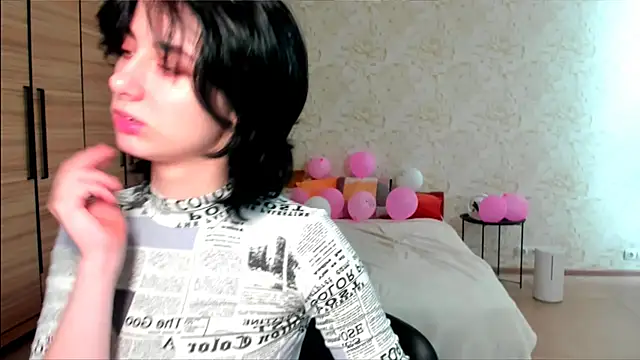 Snapshot of JulisSweet chatting on 02-15-25, 07:27 JulisSweet online show from 02-15-25, 07:27