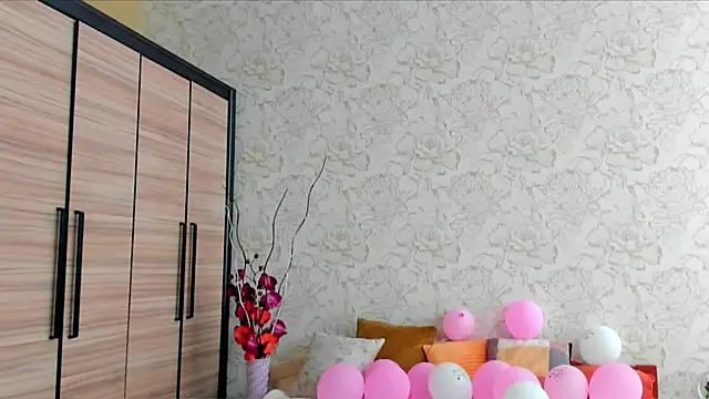 Snapshot of JulisSweet chatting on 02-20-25, 07:34 JulisSweet online show from 02-20-25, 07:34