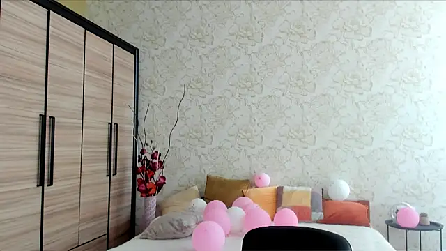 Snapshot of JulisSweet chatting on 03-06-25, 11:14 JulisSweet online show from 03-06-25, 11:14