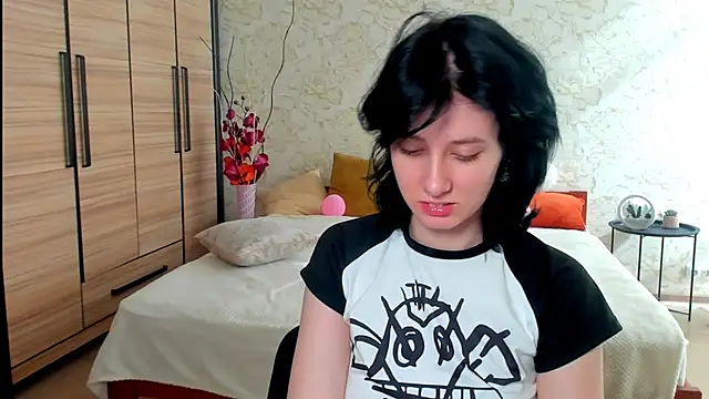 Snapshot of JulisSweet chatting on 03-15-25, 10:57 JulisSweet online show from 03-15-25, 10:57
