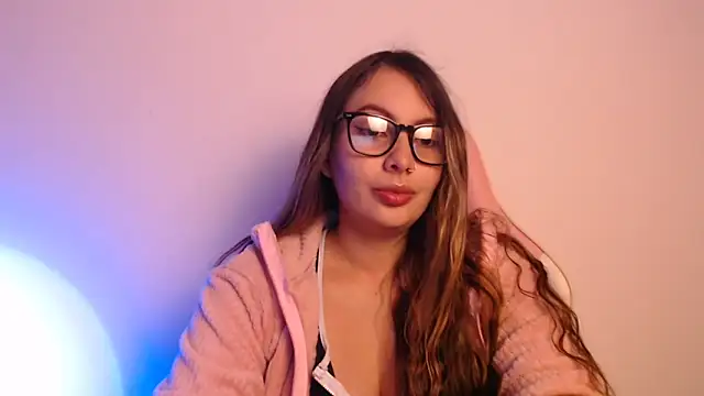 Snapshot of lalawhitte chatting on 12-22-25, 12:13 lalawhitte online show from 12-22-25, 12:13