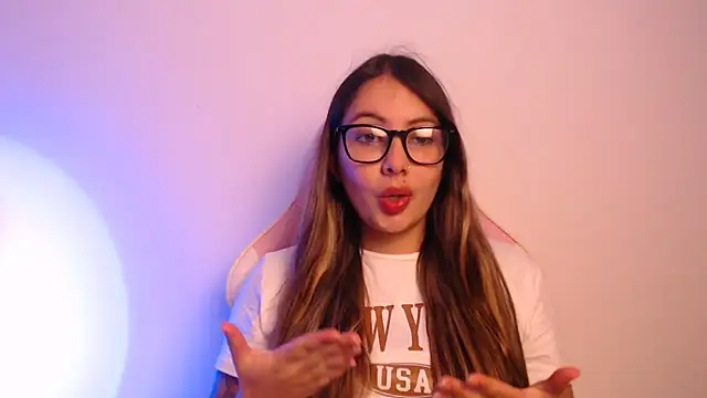 Snapshot of lalawhitte chatting on 01-17-26, 09:29 lalawhitte online show from 01-17-26, 09:29