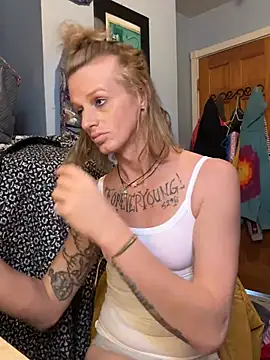 Snapshot of Cutetrans90 chatting on 03-04-25, 03:48 Cutetrans90 online show from 03-04-25, 03:48