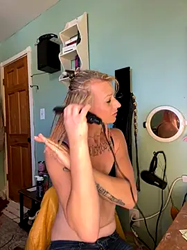 Snapshot of Cutetrans90 chatting on 10-20-25, 05:13 Cutetrans90 online show from 10-20-25, 05:13