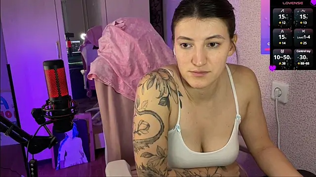 Snapshot of Katrin__kiss chatting on 02-25-25, 07:03 Katrin kiss online show from 02-25-25, 07:03