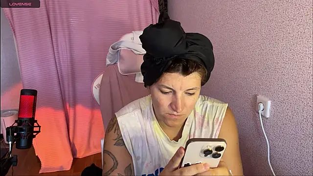 Snapshot of Katrin__kiss chatting on 09-23-25, 01:25 Katrin kiss online show from 09-23-25, 01:25