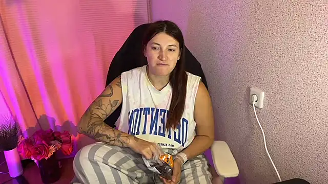 Snapshot of Katrin__kiss chatting on 10-18-25, 03:02 Katrin kiss online show from 10-18-25, 03:02