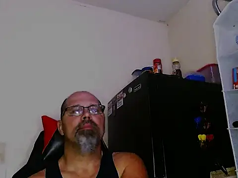 Snapshot of KrazyLegz chatting on 12-11-24, 02:19 KrazyLegz online show from 12-11-24, 02:19