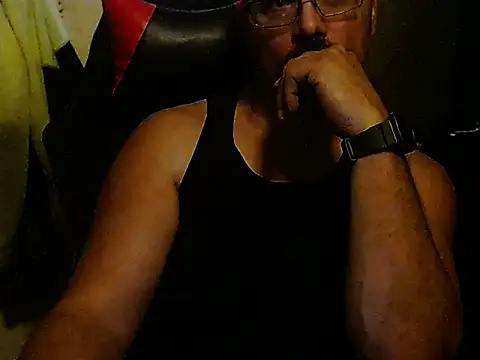 Snapshot of KrazyLegz chatting on 01-04-25, 11:06 KrazyLegz online show from 01-04-25, 11:06