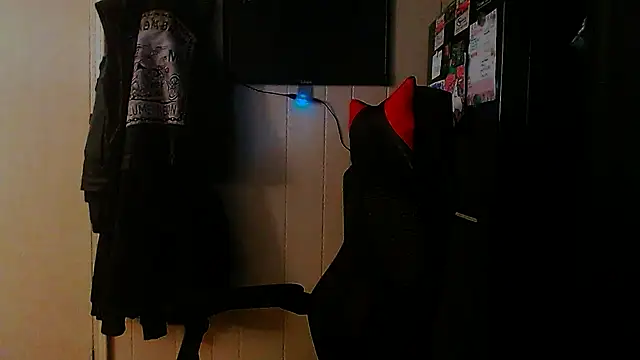 Snapshot of KrazyLegz chatting on 09-12-25, 09:48 KrazyLegz online show from 09-12-25, 09:48