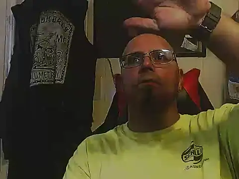 Snapshot of KrazyLegz chatting on 09-22-25, 10:45 KrazyLegz online show from 09-22-25, 10:45