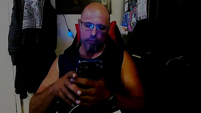Snapshot of KrazyLegz chatting on 10-01-25, 11:55 KrazyLegz online show from 10-01-25, 11:55