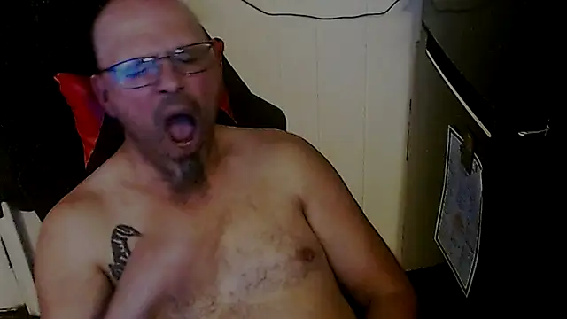 Snapshot of KrazyLegz chatting on 10-19-25, 02:01 KrazyLegz online show from 10-19-25, 02:01