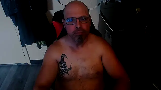 Snapshot of KrazyLegz chatting on 10-19-25, 03:12 KrazyLegz online show from 10-19-25, 03:12