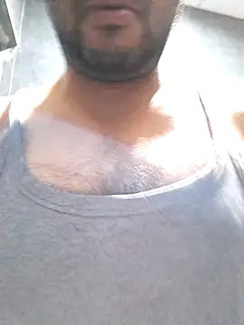 Snapshot of johny_69d@xh chatting on 12-14-25, 05:57 johny 69dxh online show from 12-14-25, 05:57