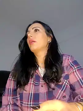 Snapshot of ReiyaRey chatting on 10-23-25, 08:51 ReiyaRey online show from 10-23-25, 08:51