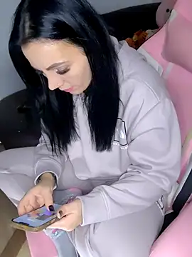 Snapshot of ReiyaRey chatting on 10-31-25, 12:11 ReiyaRey online show from 10-31-25, 12:11