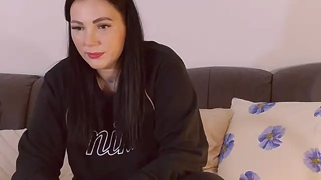 Snapshot of ReiyaRey chatting on 11-06-25, 10:54 ReiyaRey online show from 11-06-25, 10:54