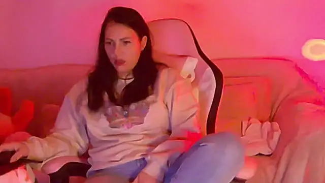 Snapshot of ReiyaRey chatting on 12-20-25, 09:22 ReiyaRey online show from 12-20-25, 09:22