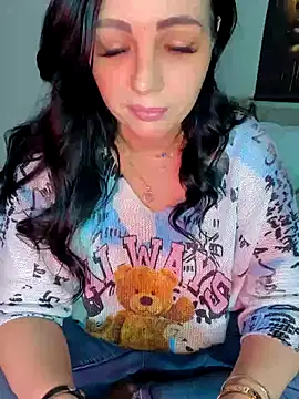 Snapshot of ReiyaRey chatting on 02-04-26, 10:47 ReiyaRey online show from 02-04-26, 10:47