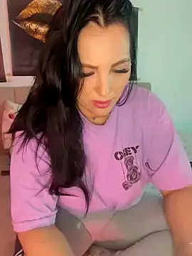 Snapshot of ReiyaRey chatting on 02-25-26, 10:08 ReiyaRey online show from 02-25-26, 10:08