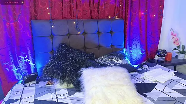 Snapshot of Majuu__ chatting on 11-11-25, 11:32 Majuu online show from 11-11-25, 11:32