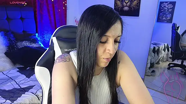 Snapshot of Majuu__ chatting on 11-14-25, 11:42 Majuu online show from 11-14-25, 11:42