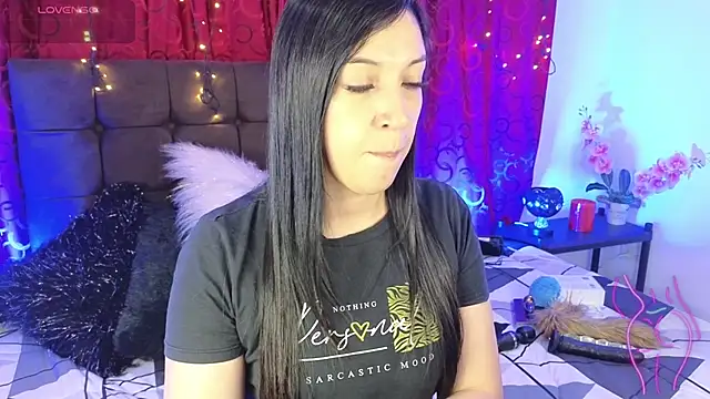 Snapshot of Majuu__ chatting on 11-22-25, 11:42 Majuu online show from 11-22-25, 11:42