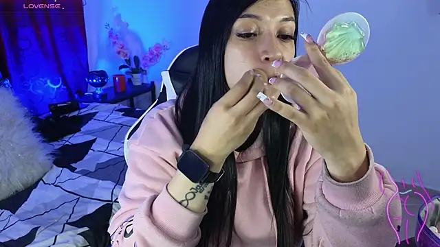 Snapshot of Majuu__ chatting on 11-29-25, 12:41 Majuu online show from 11-29-25, 12:41