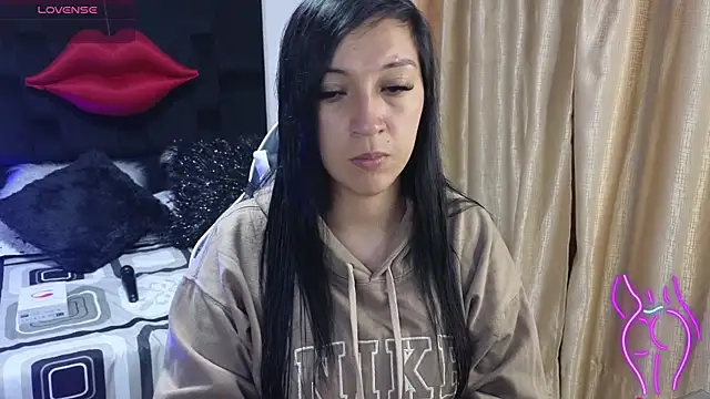 Snapshot of Majuu__ chatting on 12-17-25, 11:49 Majuu online show from 12-17-25, 11:49