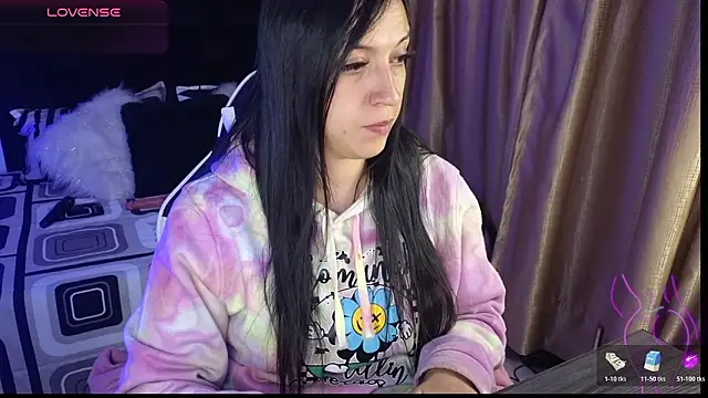 Snapshot of Majuu__ chatting on 02-12-26, 11:49 Majuu online show from 02-12-26, 11:49