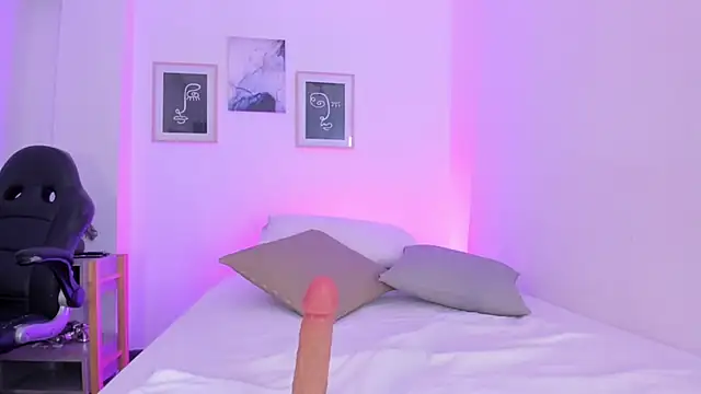 emelie 89 online show from 03-04-25, 12:22