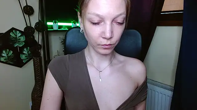 EmillyPlay online show from 04-07-26, 05:52