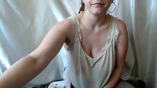 Snapshot of Burberrry_ chatting on 03-09-25, 12:53 Burberrry online show from 03-09-25, 12:53