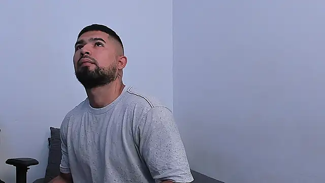 Snapshot of ethaanjones chatting on 02-23-25, 04:57 ethaanjones online show from 02-23-25, 04:57