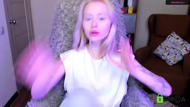 Snapshot of MalenaErnman chatting on 12-22-24, 11:00 MalenaErnman online show from 12-22-24, 11:00