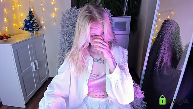 Snapshot of MalenaErnman chatting on 12-27-24, 01:18 MalenaErnman online show from 12-27-24, 01:18