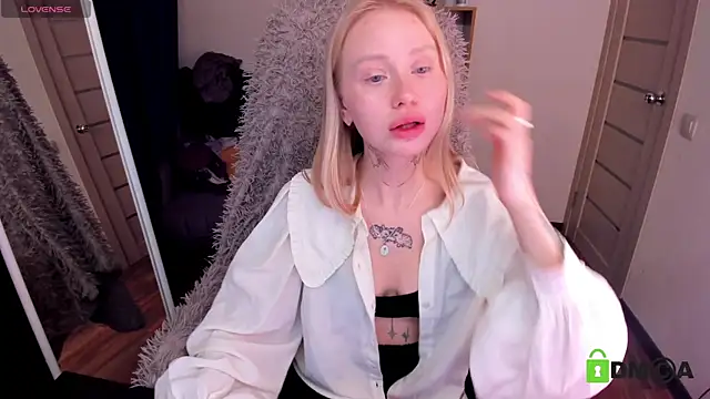 Snapshot of MalenaErnman chatting on 01-16-25, 01:36 MalenaErnman online show from 01-16-25, 01:36