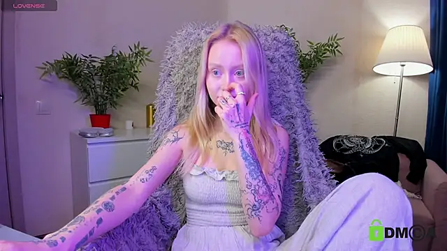 Snapshot of MalenaErnman chatting on 01-25-25, 10:40 MalenaErnman online show from 01-25-25, 10:40