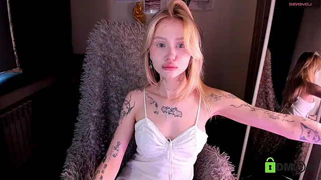 Snapshot of MalenaErnman chatting on 02-09-25, 10:42 MalenaErnman online show from 02-09-25, 10:42