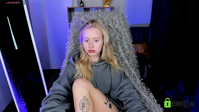 Snapshot of MalenaErnman chatting on 03-05-25, 02:01 MalenaErnman online show from 03-05-25, 02:01