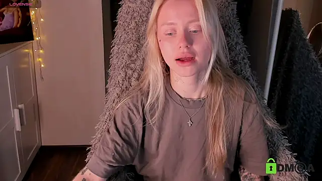 Snapshot of MalenaErnman chatting on 09-30-25, 08:52 MalenaErnman online show from 09-30-25, 08:52