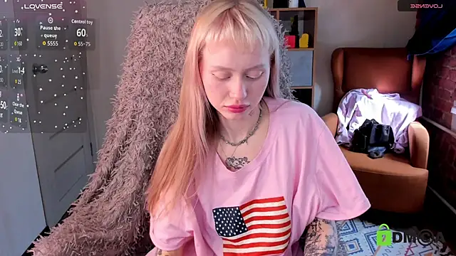 MalenaErnman online show from 04-12-26, 10:42