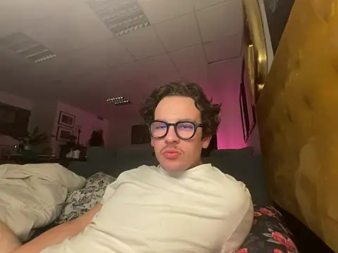 Snapshot of hardmecl chatting on 03-14-25, 07:23 hardmecl online show from 03-14-25, 07:23