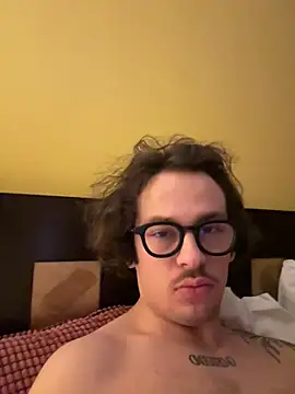 Snapshot of hardmecl chatting on 01-16-26, 11:31 hardmecl online show from 01-16-26, 11:31