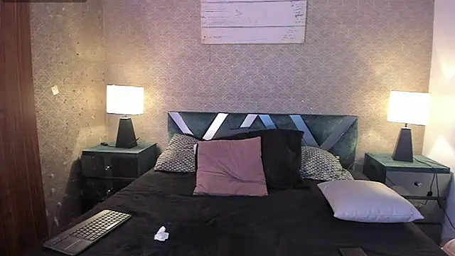 Klaus Rode online show from 12-19-24, 01:39