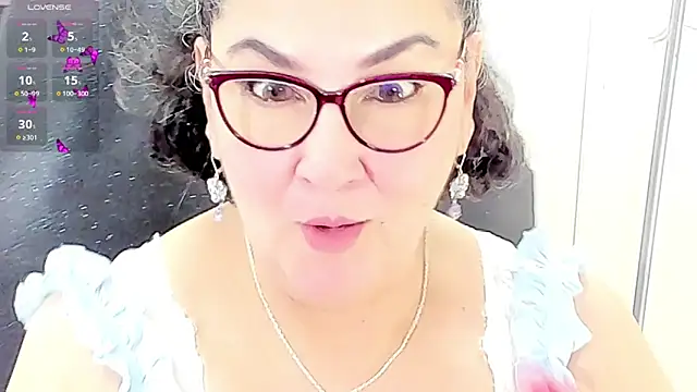 Snapshot of cataleya_mom chatting on 06-05-26, 01:34 cataleya mom online show from 06-05-26, 01:34