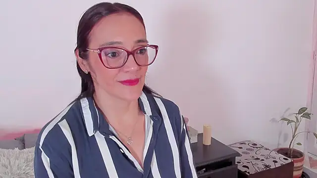 Jessica Herrera  online show from 04-22-26, 10:00